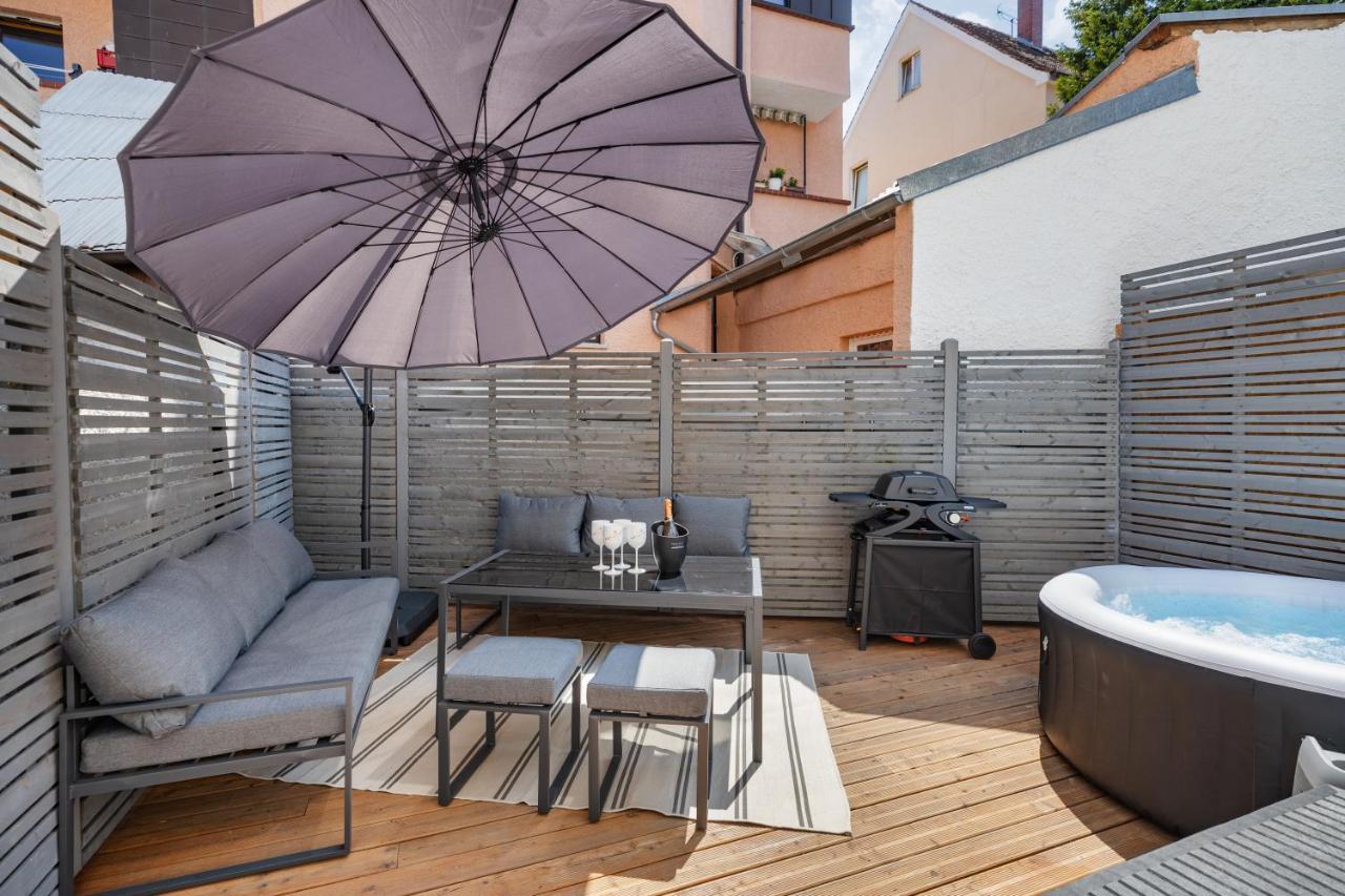 Terrace Apartment With 5 Rooms, Whirlpool And Bbq アウグスブルク エクステリア 写真