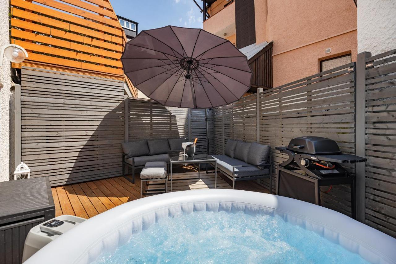 Terrace Apartment With 5 Rooms, Whirlpool And Bbq アウグスブルク エクステリア 写真